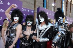 las vegas 1 de abril - kiss llega a los premios de la academia de música country 2012 en mgm grand garden arena el 1 de abril de 2010 en las vegas, nv foto