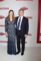 los angeles 18 de diciembre - maria kontos, alexander payne en la proyección especial de reducción de personal en el teatro del pueblo el 18 de diciembre de 2017 en westwood, ca foto