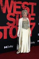 los angeles 7 de diciembre - rita moreno en el estreno de west side story en el teatro el capitan el 7 de diciembre de 2021 en los angeles, ca foto