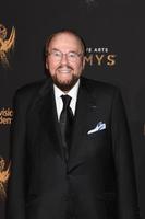 los angeles - 9 de septiembre james lipton en los premios emmy creativos 2017 en el microsoft theater el 9 de septiembre de 2017 en los angeles, ca foto