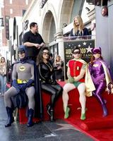 los angeles 9 de enero - burt ward, nancy odell, batman, catwoman, robin, enigma en la ceremonia de la estrella de burt ward en el paseo de la fama de hollywood el 9 de enero de 2020 en los angeles, ca foto