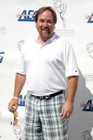 los angeles 20 de septiembre - richard karn llega al torneo de golf atas 2010 en un club de golf privado el 20 de septiembre de 2010 en toluca lake, ca foto