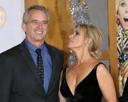 LOS ANGELES   OCT 30 - Robert F Kennedy Jr, Cheryl Hines at the A Bad Moms Christmas Premiere at the Village Theater on October 30, 2017 in Westwood, CA photo