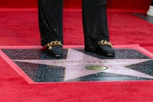 los angeles 8 de noviembre - detalle del zapato de missy elliott con su estrella en la ceremonia de la estrella de missy elliott en el paseo de la fama de hollywood el 8 de noviembre de 2021 en los angeles, ca foto