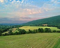 vista aérea de drones de una granja en el norte del estado de Nueva York foto