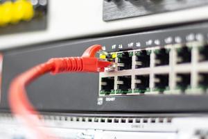 los cables de red para conectar el puerto lan, la tecnología de conexión de comunicación conceptual