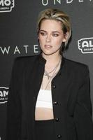 los angeles 7 de enero - kristen stewart en la proyección de ventiladores bajo el agua en el cine alamo drafthouse el 7 de enero de 2020 en los angeles, ca foto