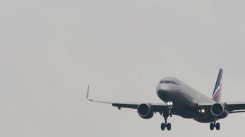 airbus 320 aeroflot aterrizando video