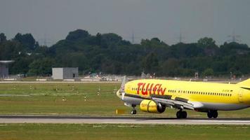 tuifly boeing 737 atterrissant video