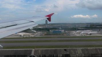 vista aérea del aeropuerto de singapur changi video
