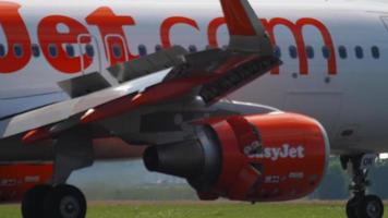 atterraggio dell'airbus a320 easyjet video