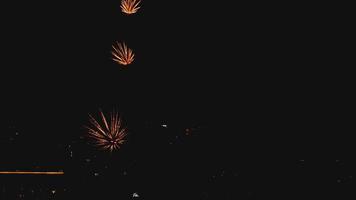 kleurrijk vuurwerk op stadsdagfestival video
