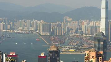 Blick auf den Frachthafen von Hongkong vom Victoria Peak, Zeitraffer video