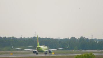 S7 Airlines Boeing 737 taking off video