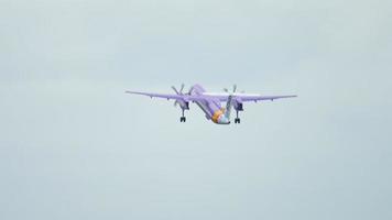 Bombardier Dash 8 Q400 Flybe departure video