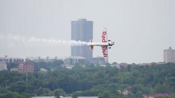 avion de course au stade video