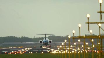 aterrizaje klm cityhopper fokker 70 video