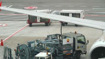 reabastecimento da aeronave no aeroporto de singapura video