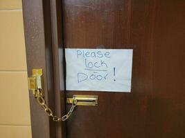 please lock door note on bathroom door with chain photo