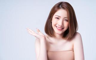 imagen de belleza de una joven asiática con una piel perfecta foto