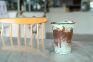 ice chocolate mint milkshake glass photo