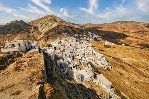 vista panorámica de chora en la isla de serifos grecia foto