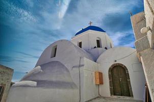 iglesia en el pueblo de pyrgos, santorini, grecia foto