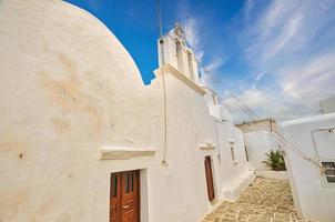 iglesia en kastro en el pueblo de chora folegandros foto