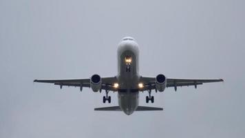 départ de l'avion à réaction video