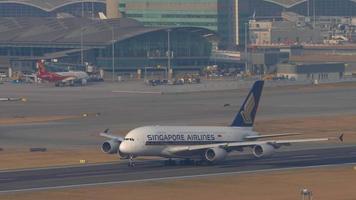 singapore airlines airbus a380 avgår från hong kong video