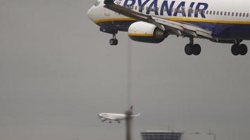 Airplane of Ryanair landing video