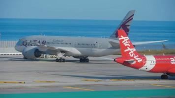 trafic à l'aéroport de phuket video