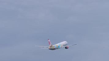 Flugzeug von Sunday Airlines fliegt weg video