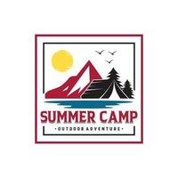 plantilla de logotipo de campamento de verano vintage vector