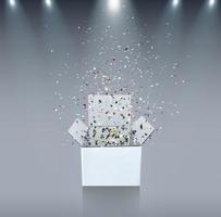 Open the white gift boxes and join the scatters to win prizes. There is a shining spotlight photo