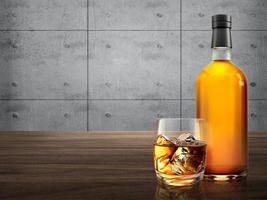 botella de whisky con vaso en mostrador de madera. fondo de cemento foto