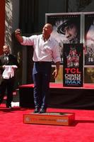 los angeles, 19 de mayo - dwayne johnson, la roca en la ceremonia de huellas de manos y pies de dwayne johnson en el teatro chino tcl el 19 de mayo de 2015 en los angeles, ca foto