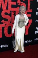 los angeles 7 de diciembre - rita moreno en el estreno de west side story en el teatro el capitan el 7 de diciembre de 2021 en los angeles, ca foto