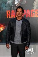 los angeles 4 de abril - will yun lee en el estreno de rampage en microsoft theater el 4 de abril de 2018 en los angeles, ca foto