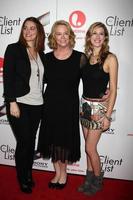 Los Ángeles, 4 de abril: Clementine Ford, Cybill Shepherd, Ariel Oppenheim llegan a la fiesta de lanzamiento de la lista de clientes en el Sunset Tower Hotel el 4 de abril de 2012 en West Hollywood, California. foto