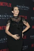 los angeles oct 8 - kate siegel en el estreno de la temporada 1 de the haunting of hill house en el arclight theater el 8 de octubre de 2018 en los angeles, ca foto