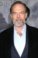 los angeles - 5 de diciembre hugo weaving at the mortal engine los angeles premiere at the village theater el 5 de diciembre de 2018 en westwood, ca foto