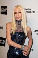 los angeles, 3 de marzo - donatella versace en la fiesta de visualización de oscar de la fundación elton john aids en el parque de west hollywood el 3 de marzo de 2014 en west hollywood, ca foto