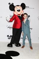 los angeles oct 6 - mickey mouse, jason maybaum en la espectacular grabación de mickey s 90th en el shrine auditorium el 6 de octubre de 2018 en los angeles, ca foto