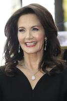 los angeles 3 de abril - lynda carter en la ceremonia de la estrella de lynda carter en el paseo de la fama de hollywood el 3 de abril de 2018 en los angeles, ca foto