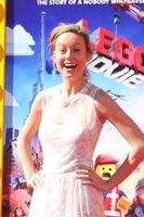 los angeles, 1 de febrero - brie larson en el estreno de la película lego en el teatro del pueblo el 1 de febrero de 2014 en westwood, ca foto