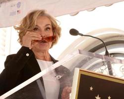 los angeles 4 de diciembre - jessica lange en la ceremonia de la estrella de ryan murphy en el paseo de la fama de hollywood el 4 de diciembre de 2018 en los angeles, ca foto