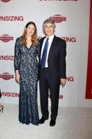 los angeles 18 de diciembre - maria kontos, alexander payne en la proyección especial de reducción de personal en el teatro del pueblo el 18 de diciembre de 2017 en westwood, ca foto