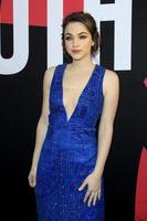 los angeles 12 de abril - violett beane en el estreno de verdad o reto de blumhouses en cinerama dome el 12 de abril de 2018 en los angeles, ca foto