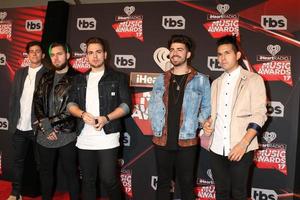 los angeles mar 5 - matt rey, tomas slemenson, juan pablo casillas, hector rodriguez, ismael cano, los 5 at the 2017 iheart music awards at forum el 5 de marzo de 2017 en los angeles, ca foto